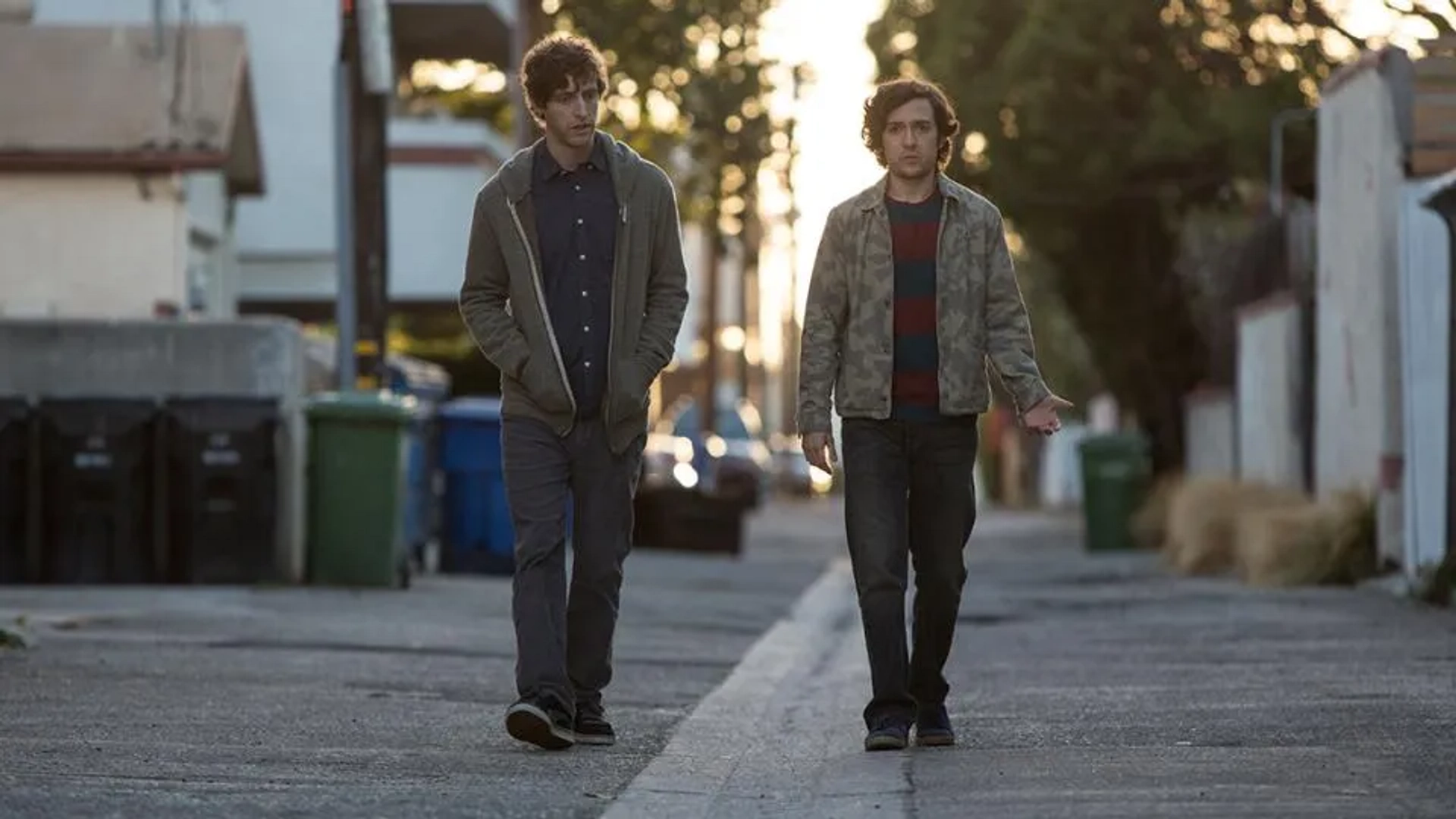 Thomas Middleditch and Josh Brener in Silicon Valley (2014)