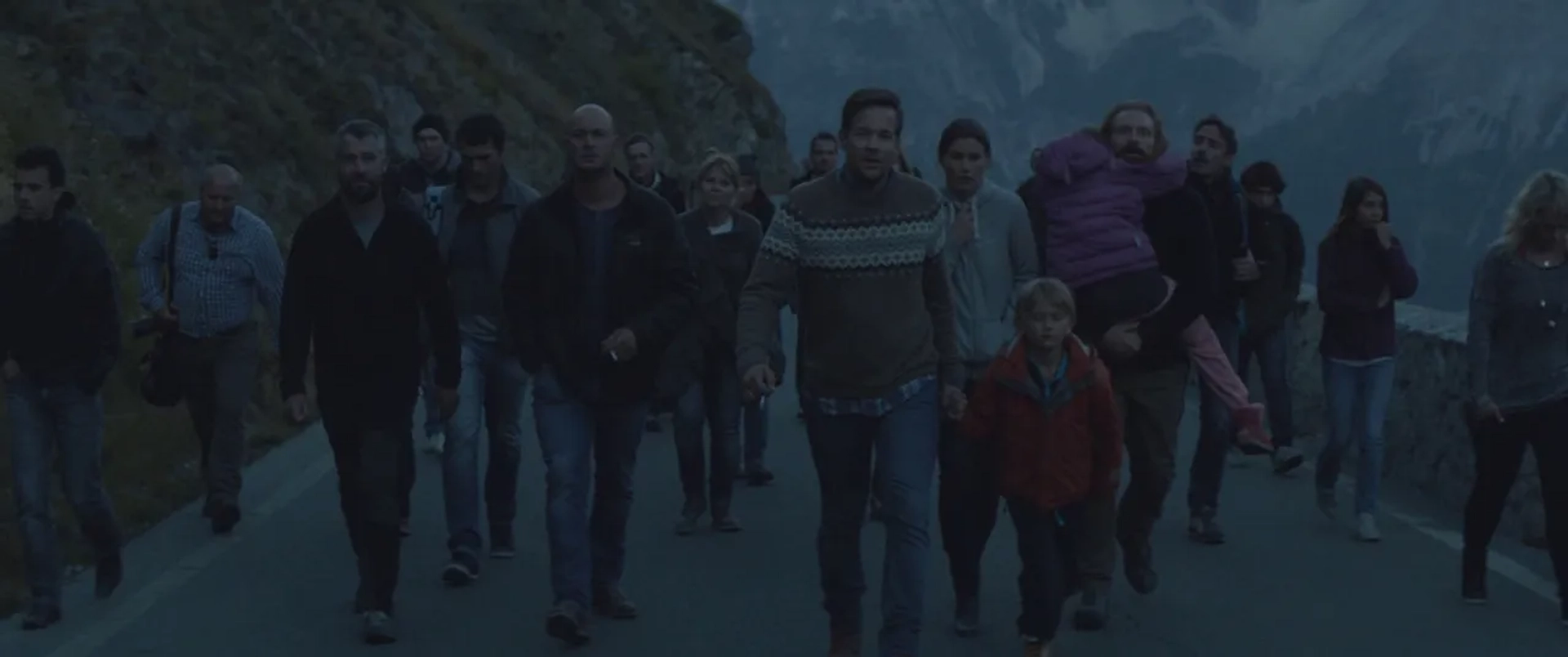 Johannes Kuhnke, Kristofer Hivju, Lisa Loven Kongsli, Clara Wettergren, and Vincent Wettergren in Force Majeure (2014)