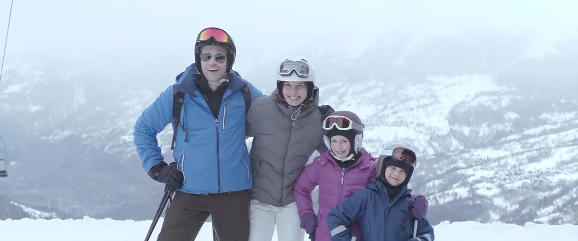 Johannes Kuhnke, Lisa Loven Kongsli, Clara Wettergren, and Vincent Wettergren in Force Majeure (2014)