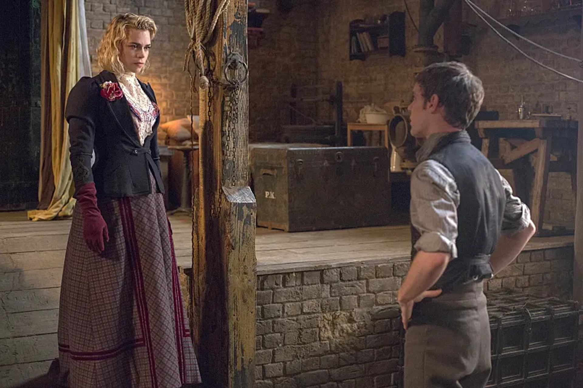 Billie Piper and Harry Treadaway in Penny Dreadful (2014)