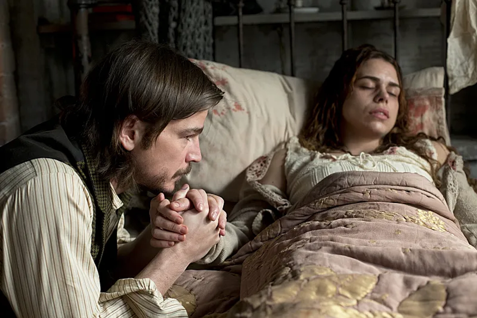 Josh Hartnett and Billie Piper in Penny Dreadful (2014)