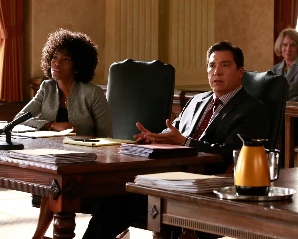 Benito Martinez and Milauna Jackson in How to Get Away with Murder (2014)