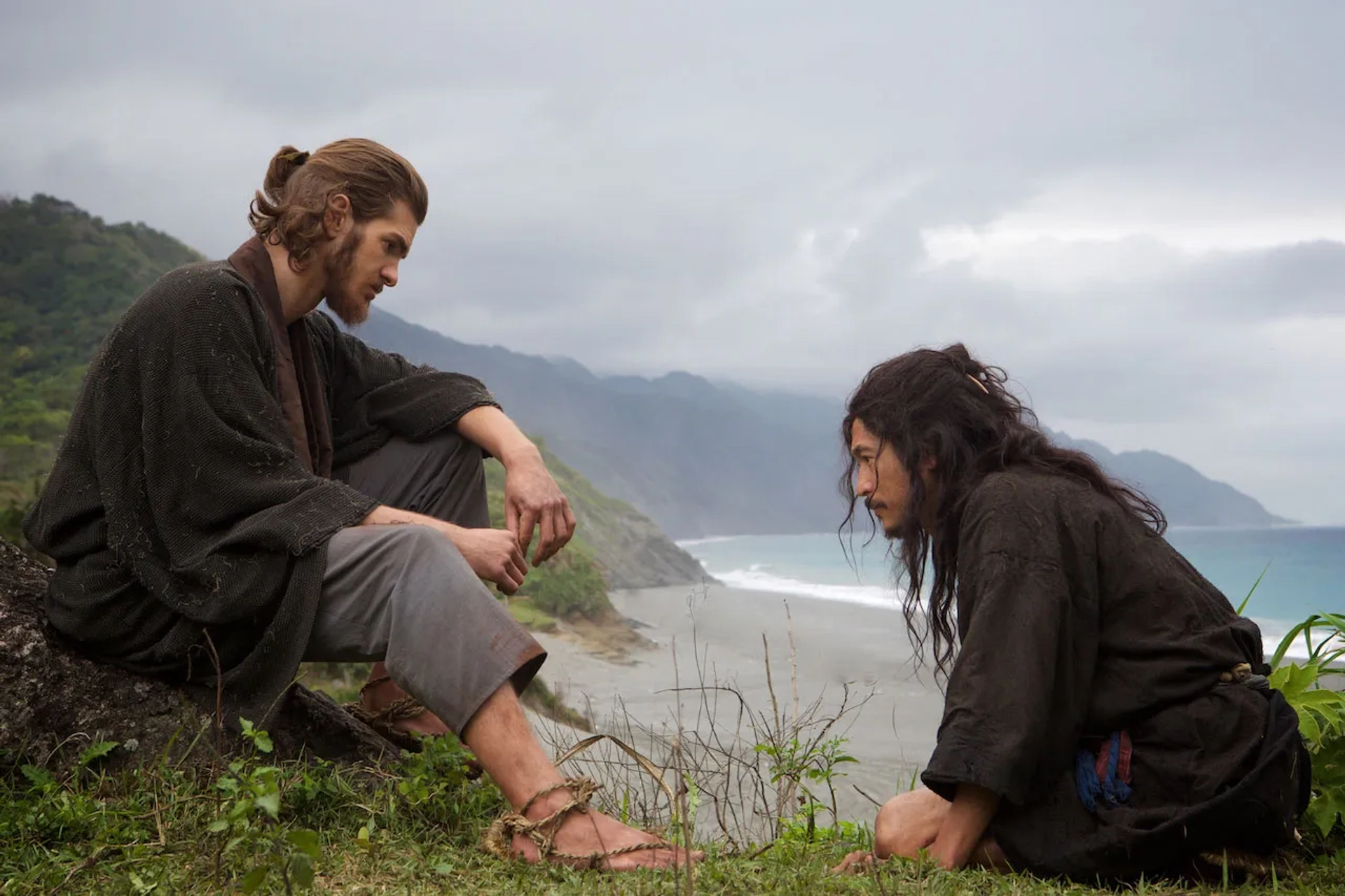 Yôsuke Kubozuka and Andrew Garfield in Silence (2016)