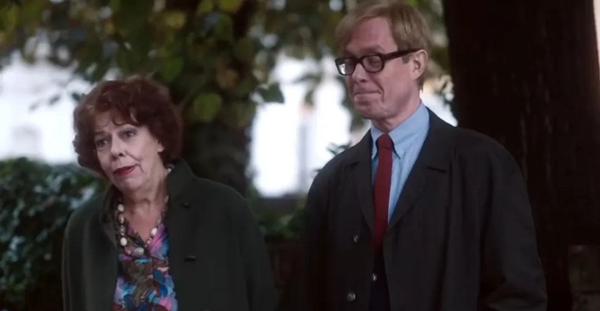 Frances de la Tour and Alex Jennings in The Lady in the Van (2015)