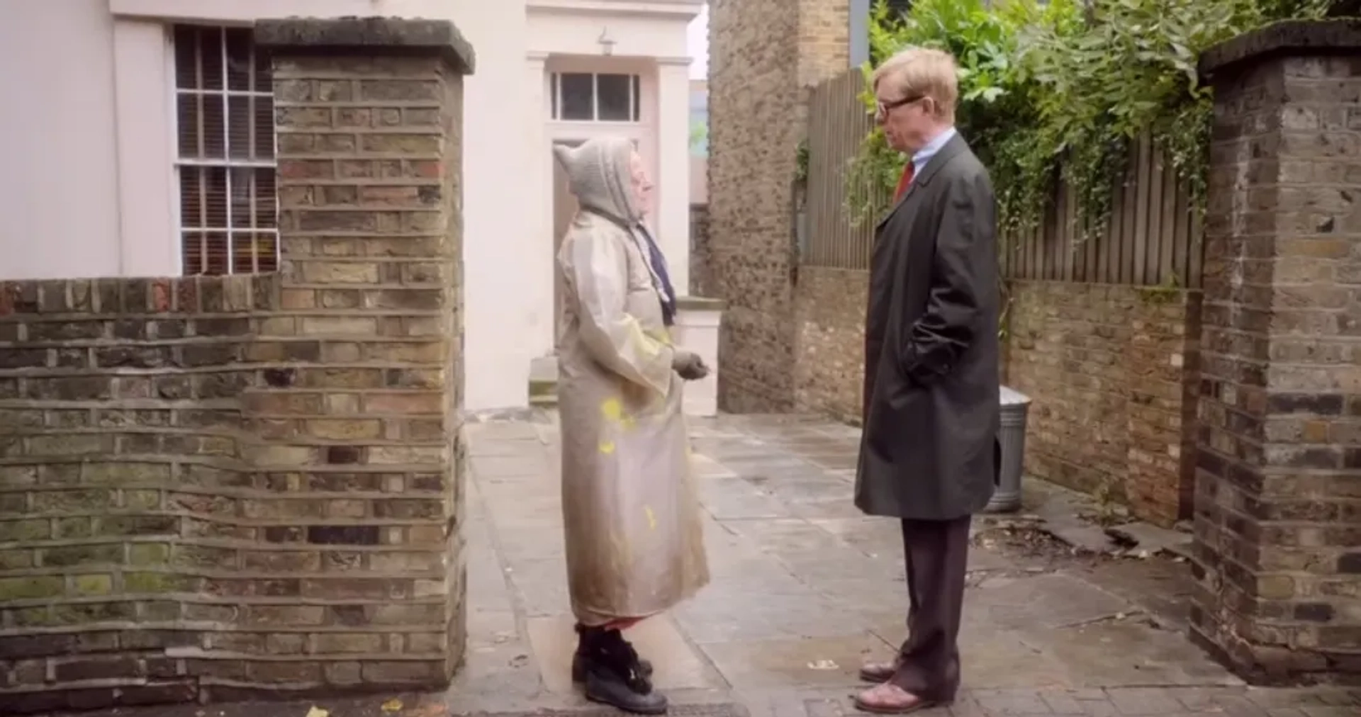 Maggie Smith and Alex Jennings in The Lady in the Van (2015)