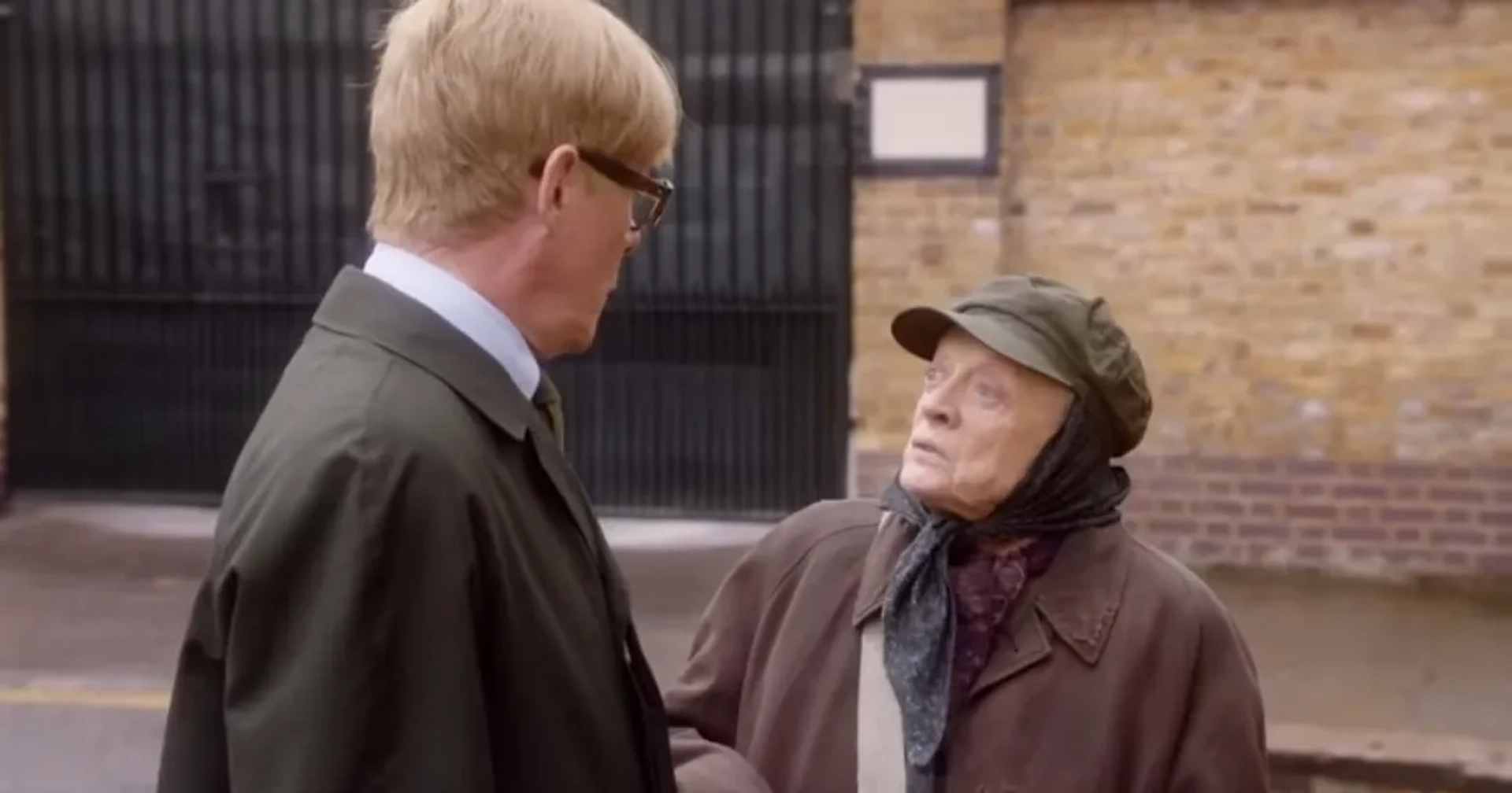 Maggie Smith and Alex Jennings in The Lady in the Van (2015)