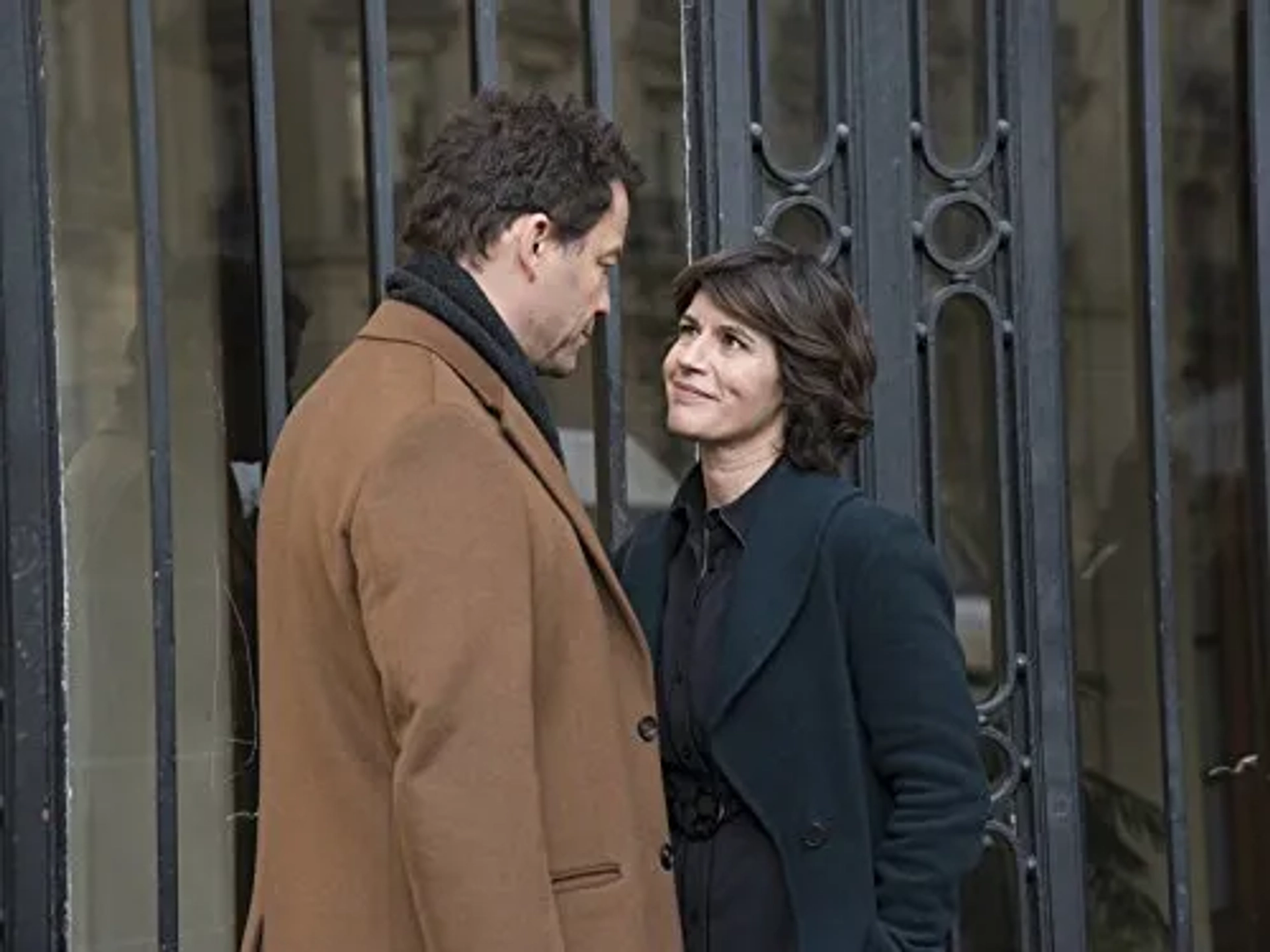 Irène Jacob and Dominic West in The Affair (2014)