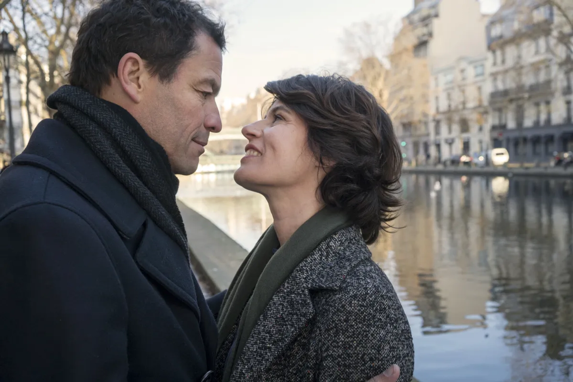 Irène Jacob and Dominic West in The Affair (2014)