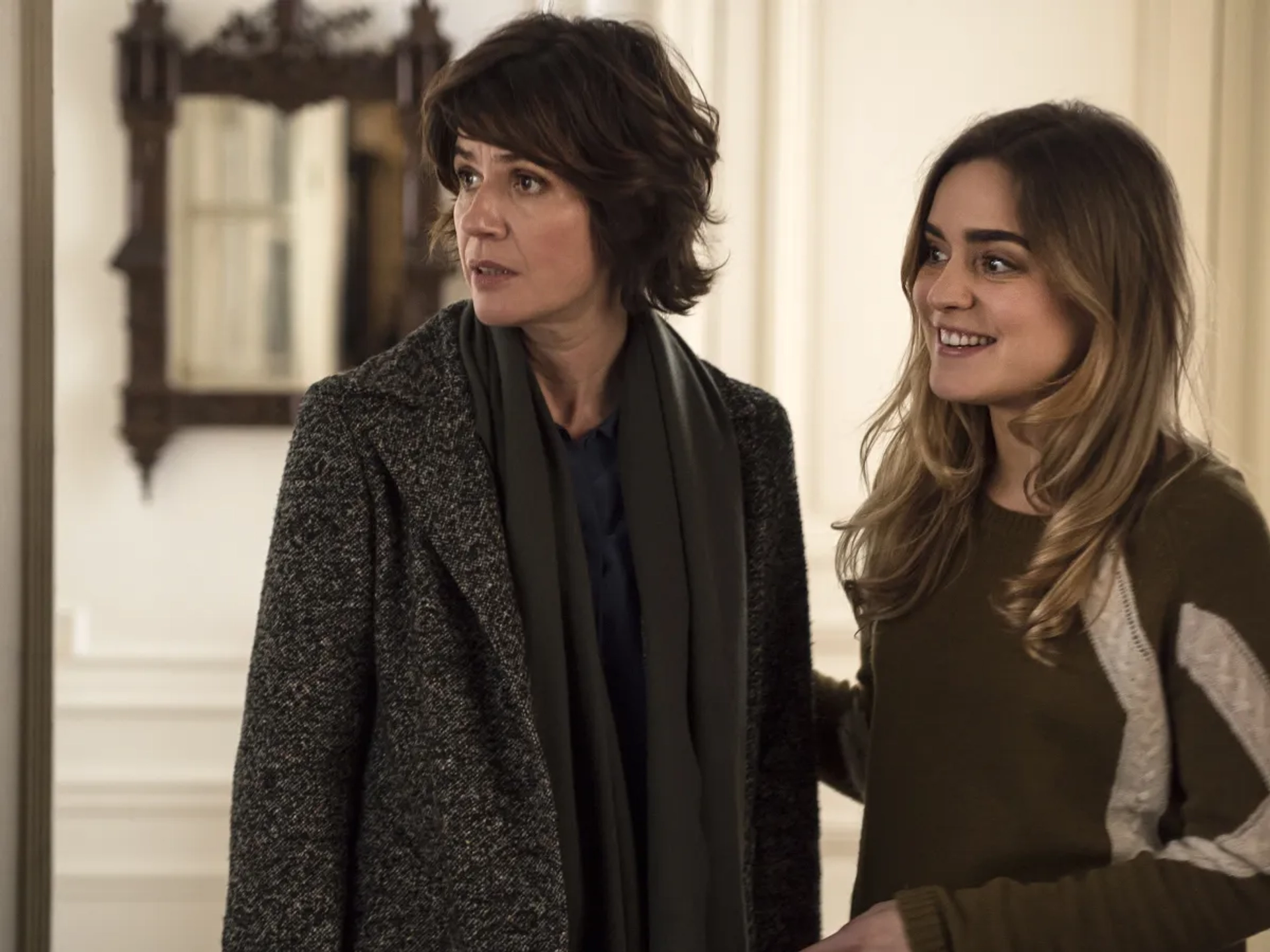 Irène Jacob and Ava Settel in The Affair (2014)