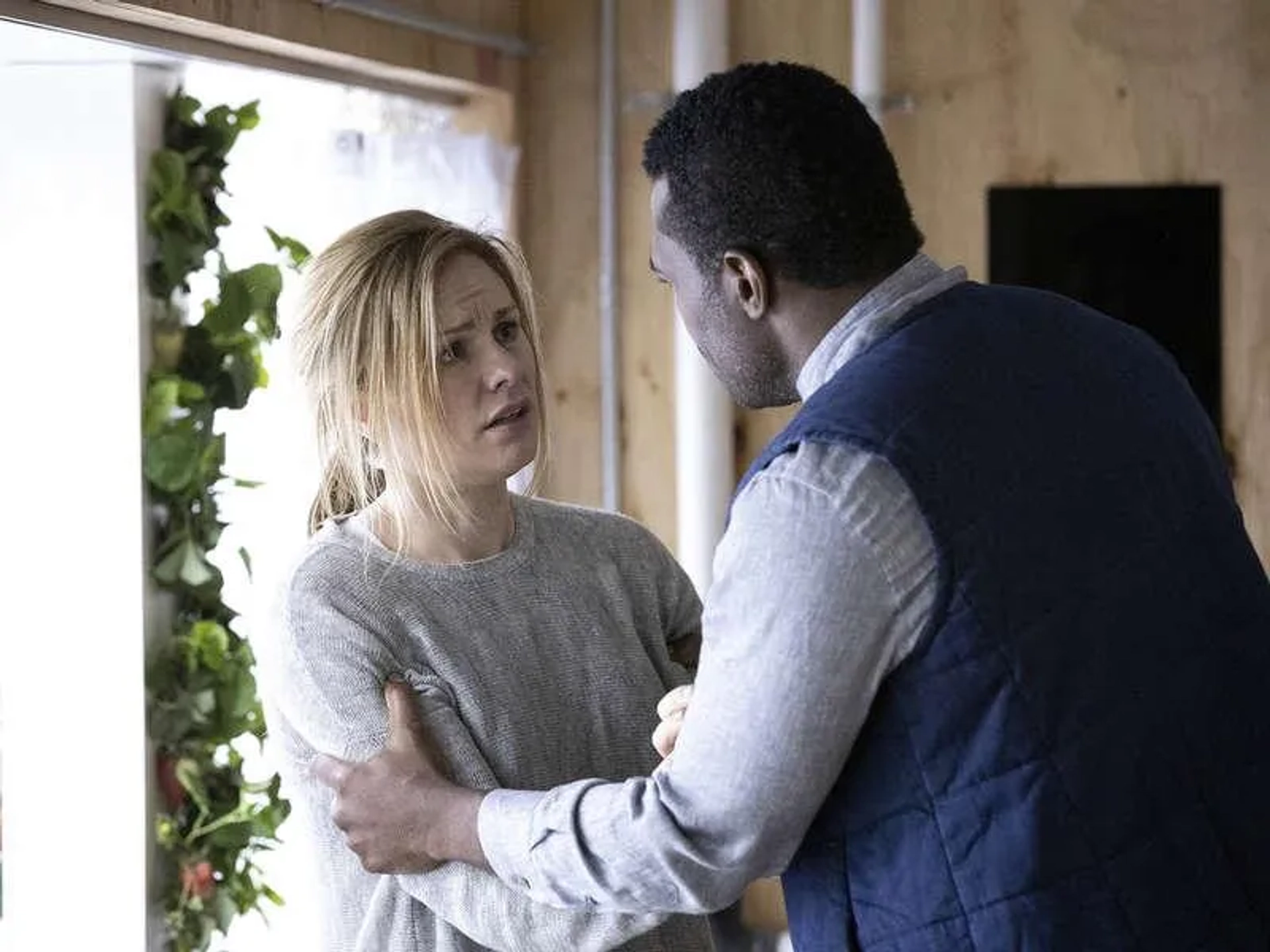 Anna Paquin and Lyriq Bent in The Affair (2014)