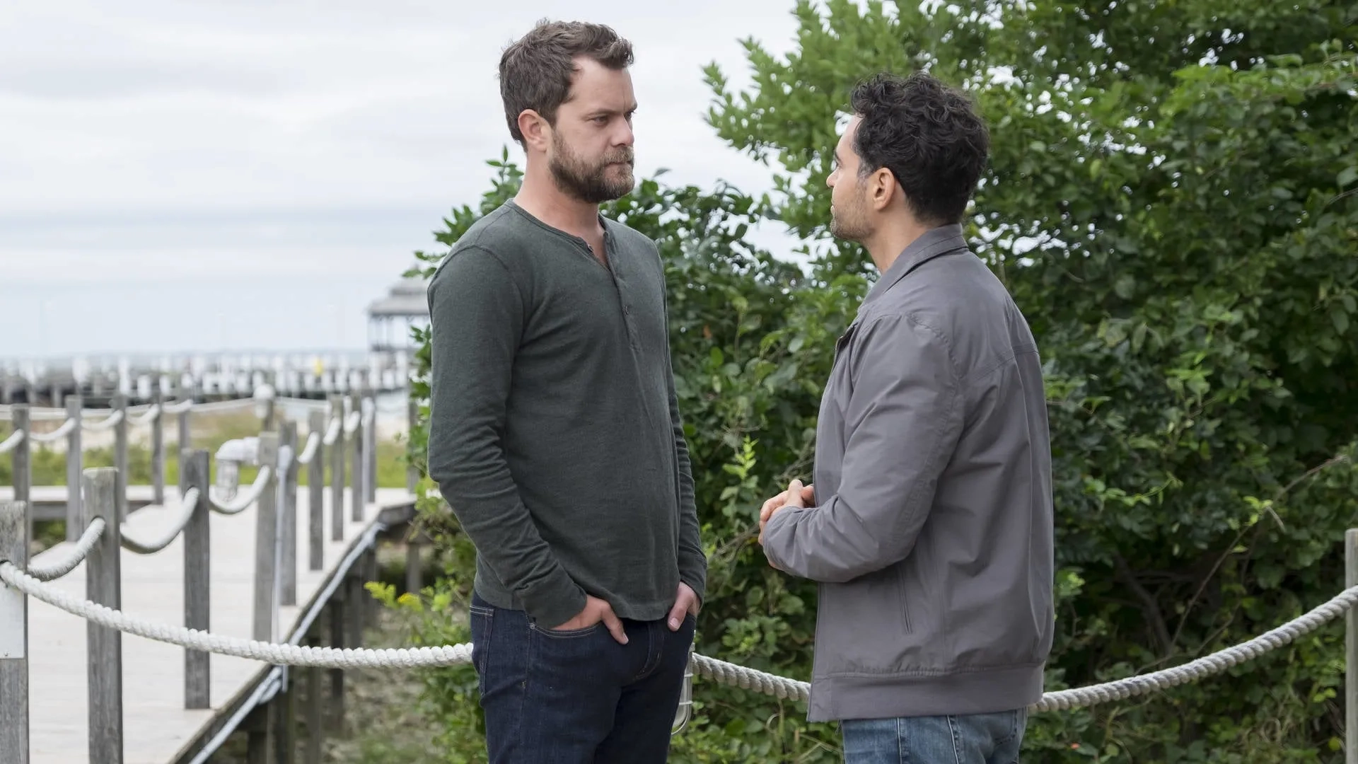 Joshua Jackson and Ramón Rodríguez in The Affair (2014)