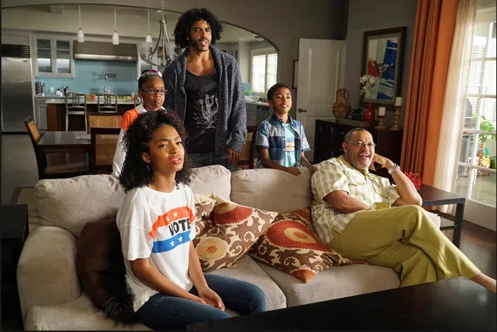 Laurence Fishburne, Yara Shahidi, Daveed Diggs, Miles Brown, and Marsai Martin in Black-ish (2014)