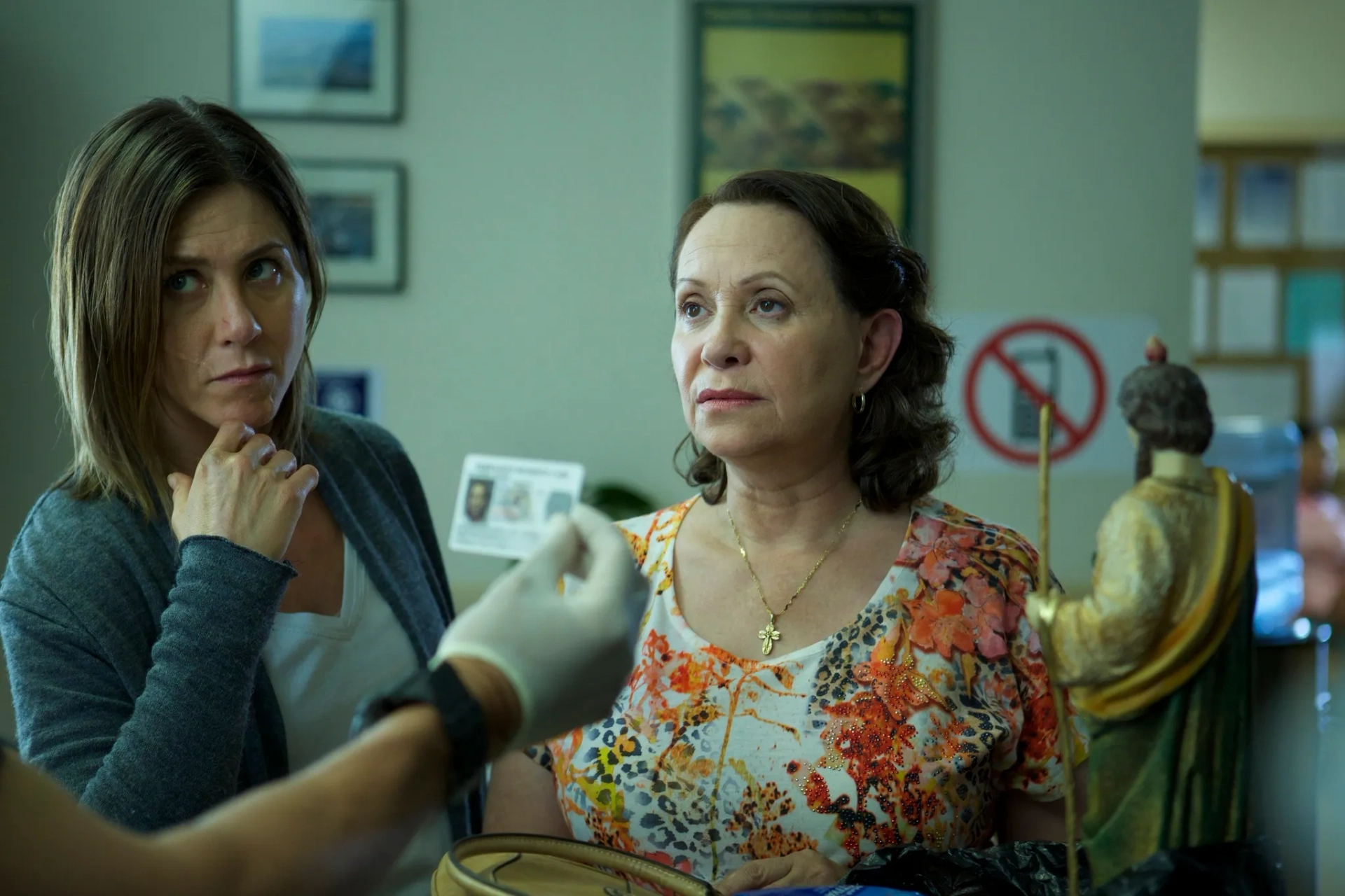 Jennifer Aniston and Adriana Barraza in Cake (2014)