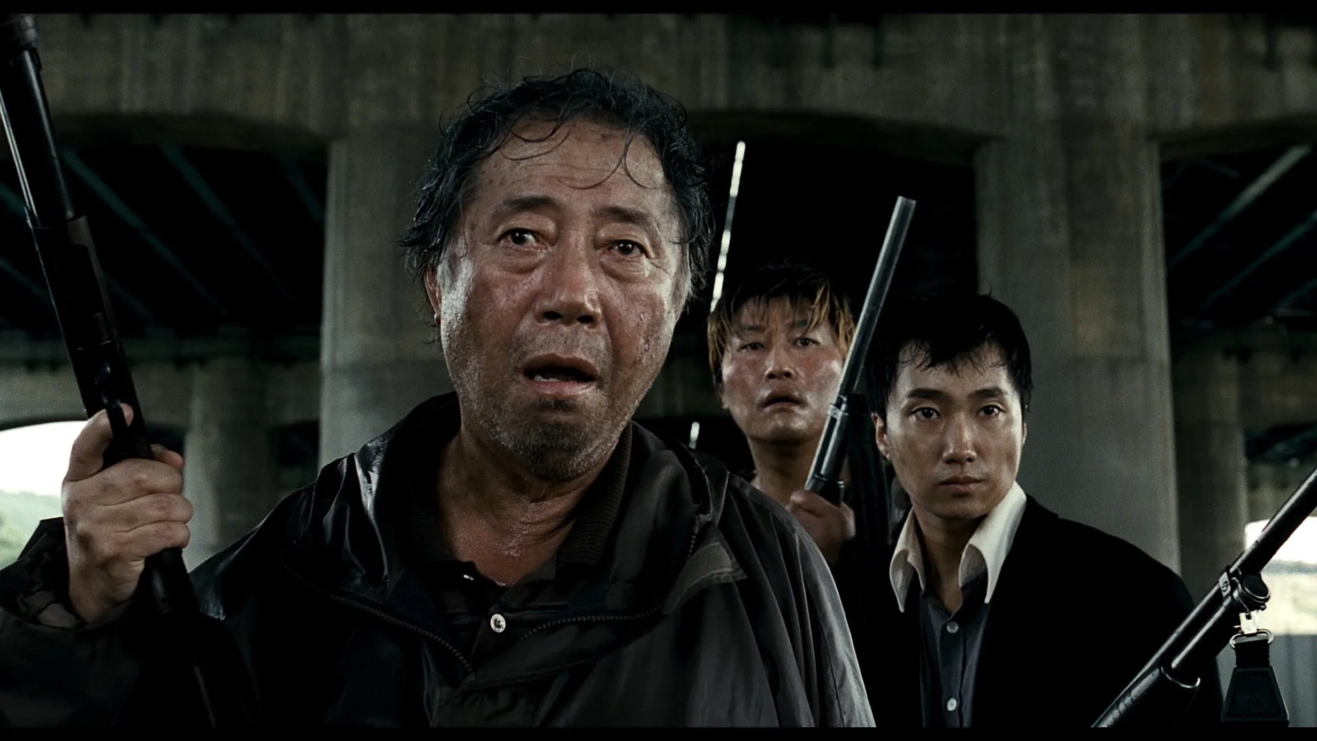 Song Kang-ho, Park Hae-il, and Byun Hee-Bong in The Host (2006)