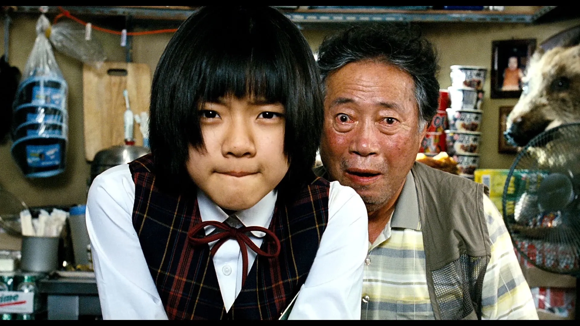 Byun Hee-Bong and Ko Asung in The Host (2006)