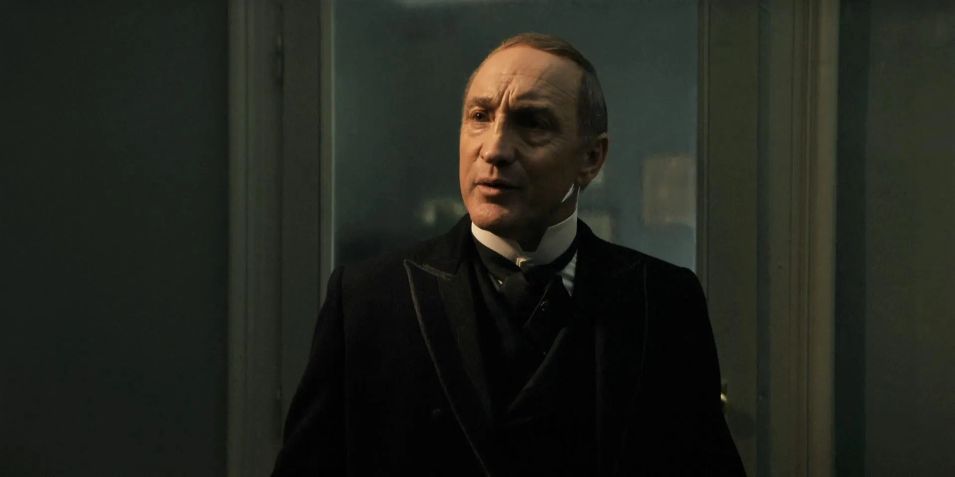 Michael McElhatton in The Alienist: Angel of Darkness: Labyrinth (2020)