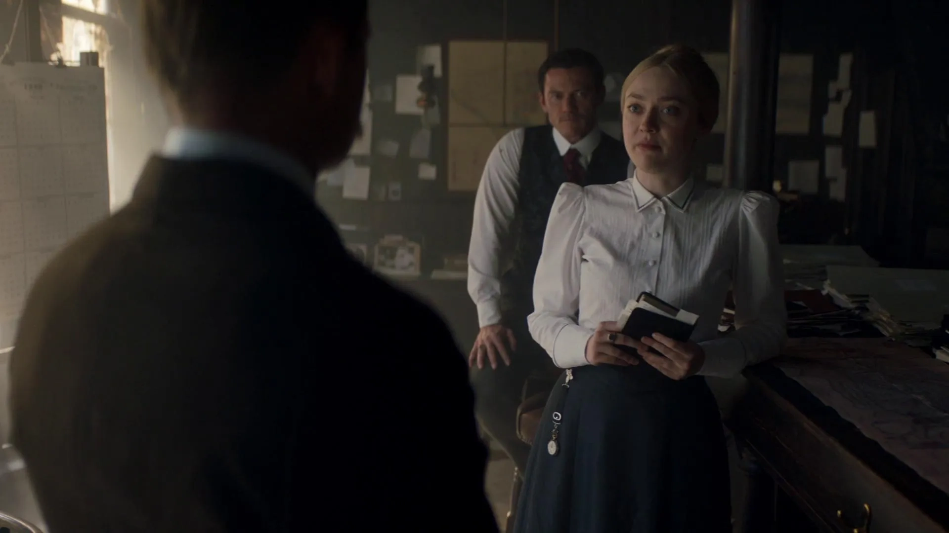 Dakota Fanning, Brian Geraghty, and Luke Evans in The Alienist (2018)