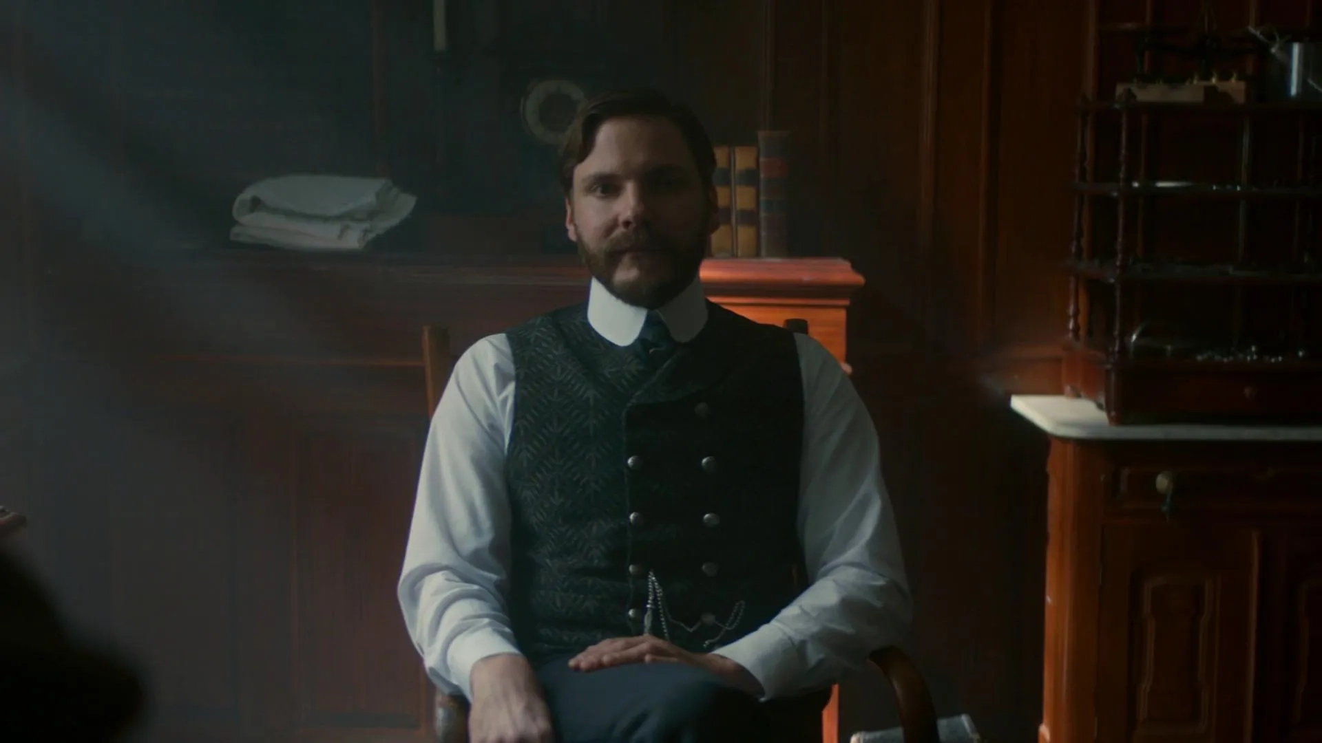 Daniel Brühl in The Alienist (2018)