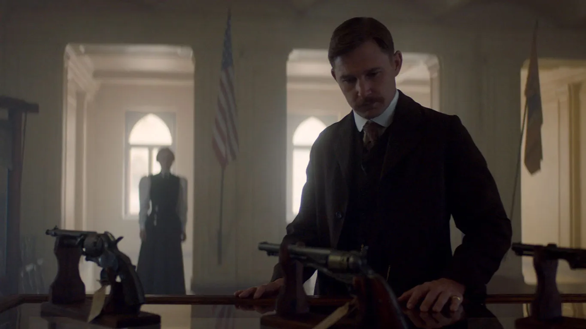 Dakota Fanning and Brian Geraghty in The Alienist (2018)