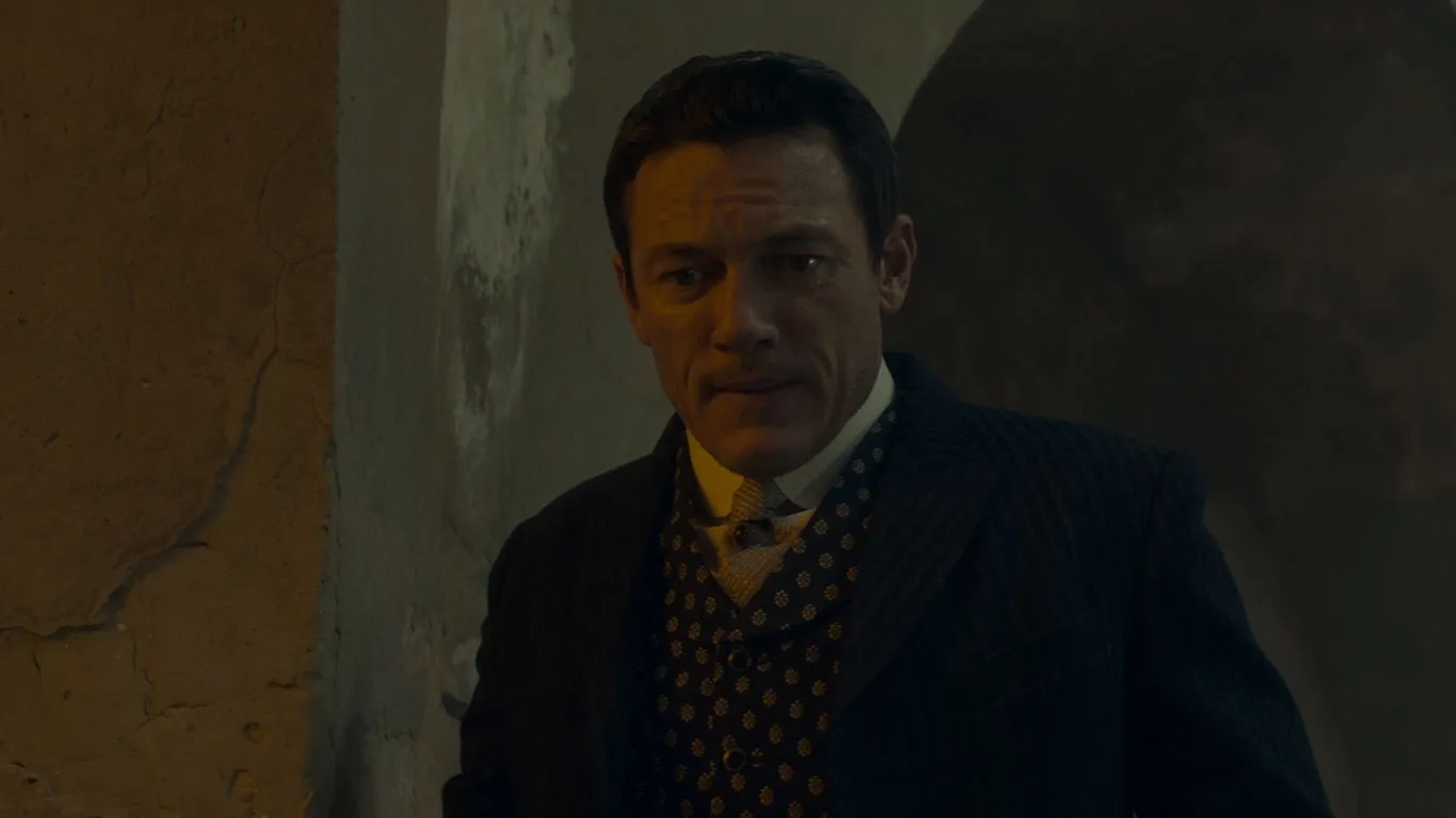 Luke Evans in The Alienist (2018)