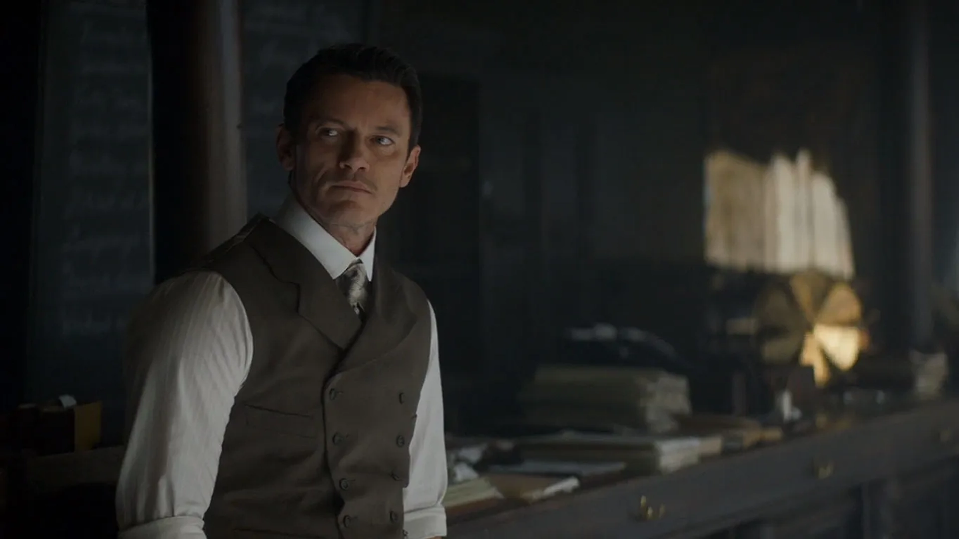 Luke Evans in The Alienist (2018)