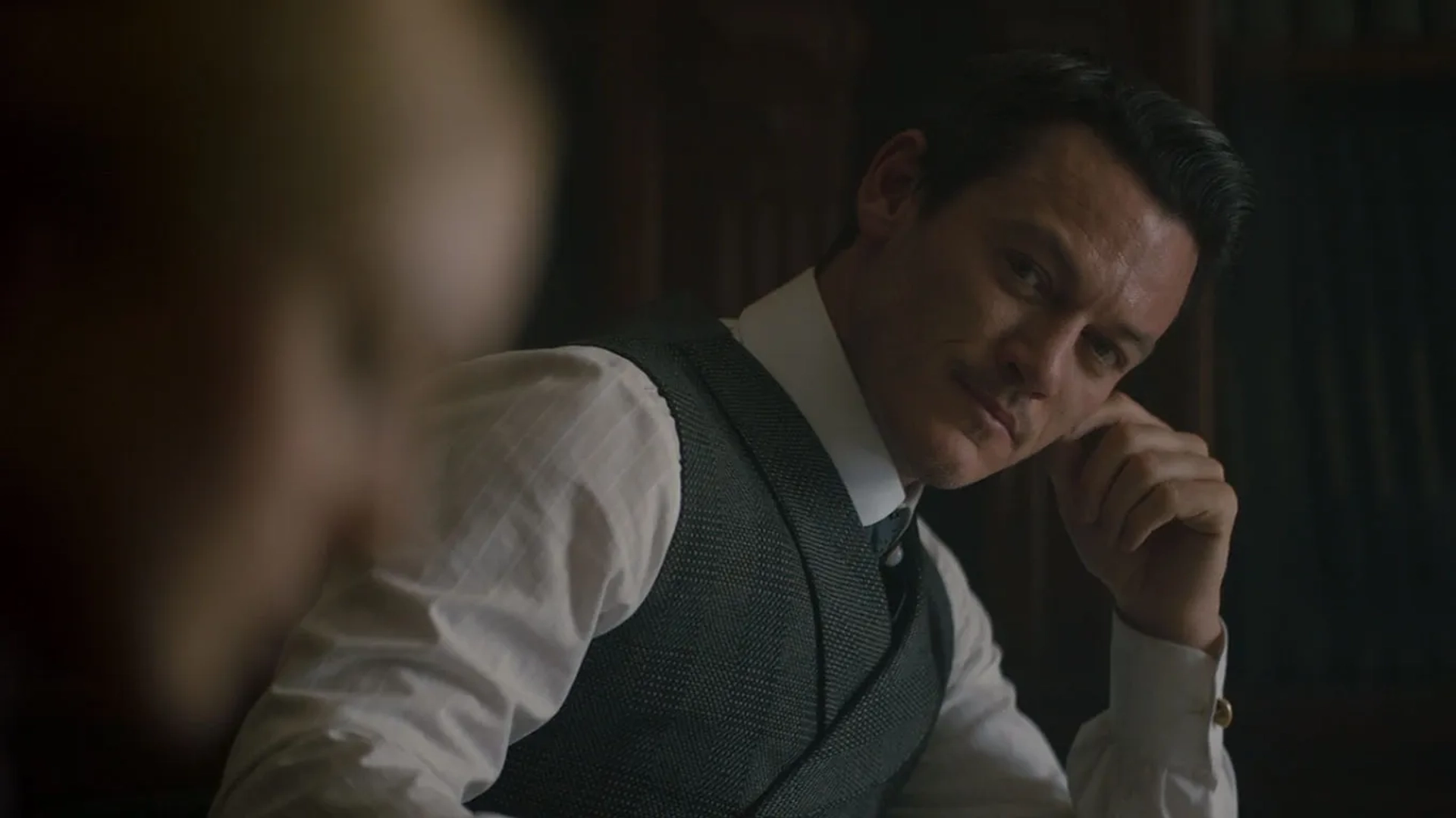 Dakota Fanning and Luke Evans in The Alienist (2018)