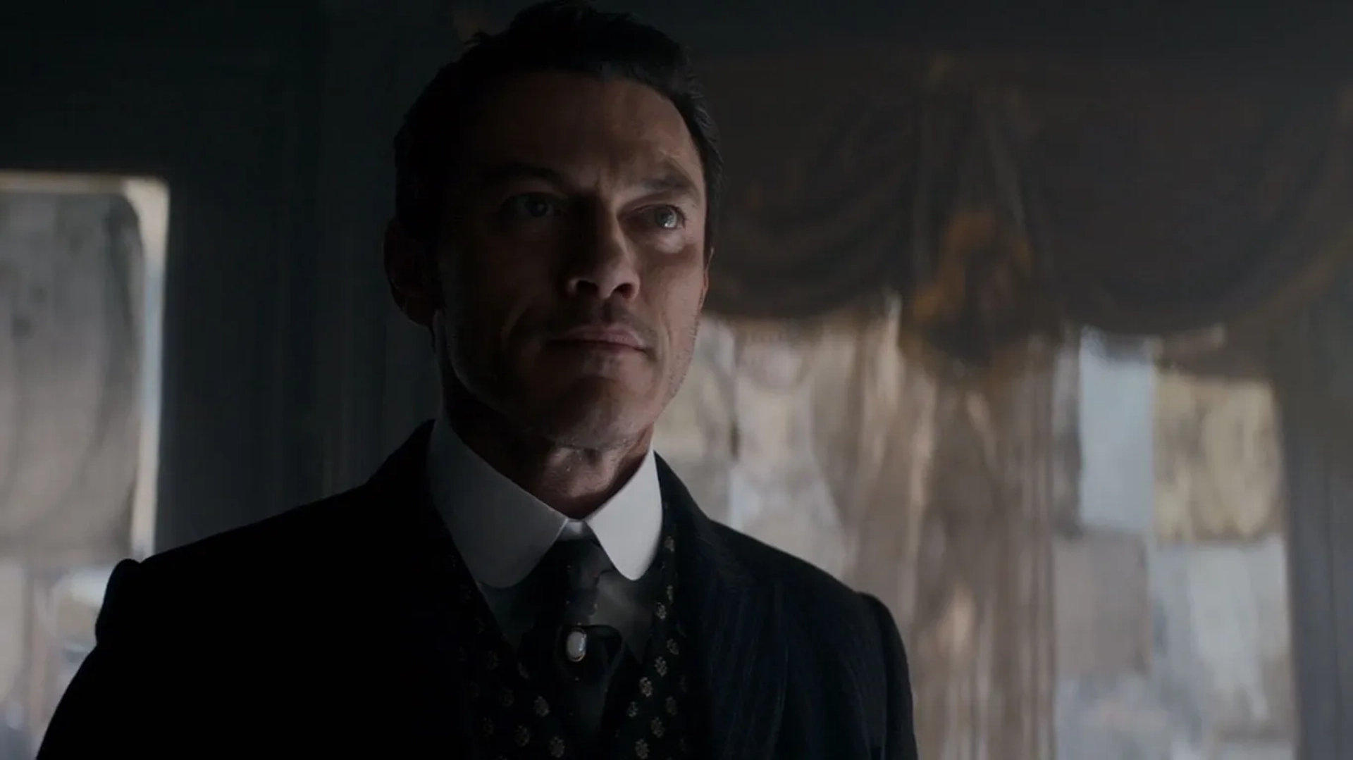 Luke Evans in The Alienist (2018)