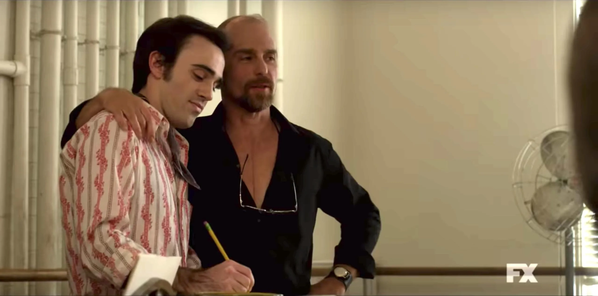 Ari Brand and Sam Rockwell in Fosse/Verdon (2019)