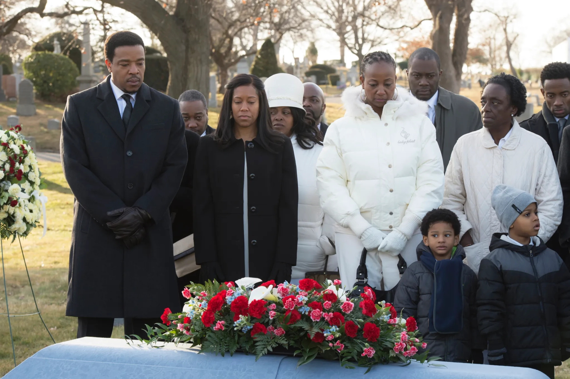 Regina King, Russell Hornsby, and Melanie Nicholls-King in Seven Seconds (2018)