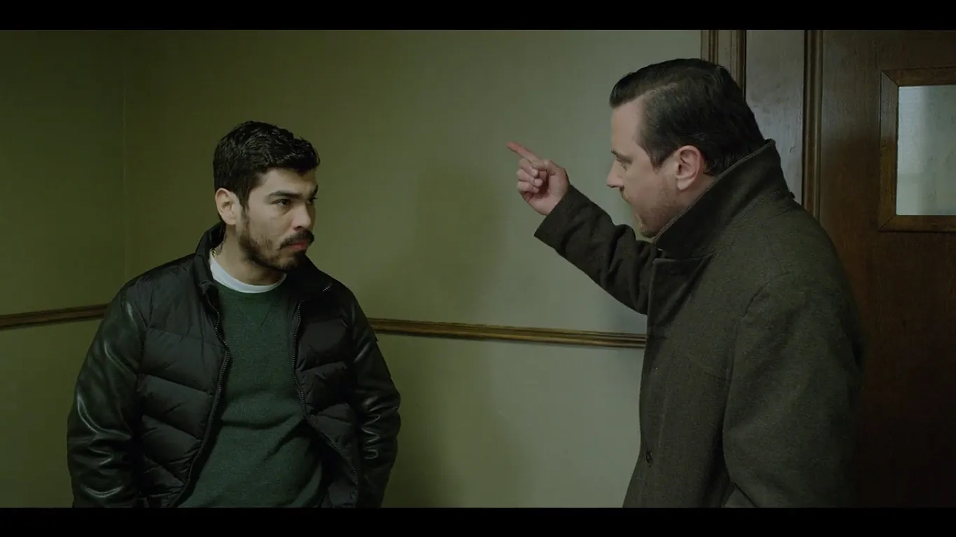 Michael Mosley and Raúl Castillo in Seven Seconds (2018)