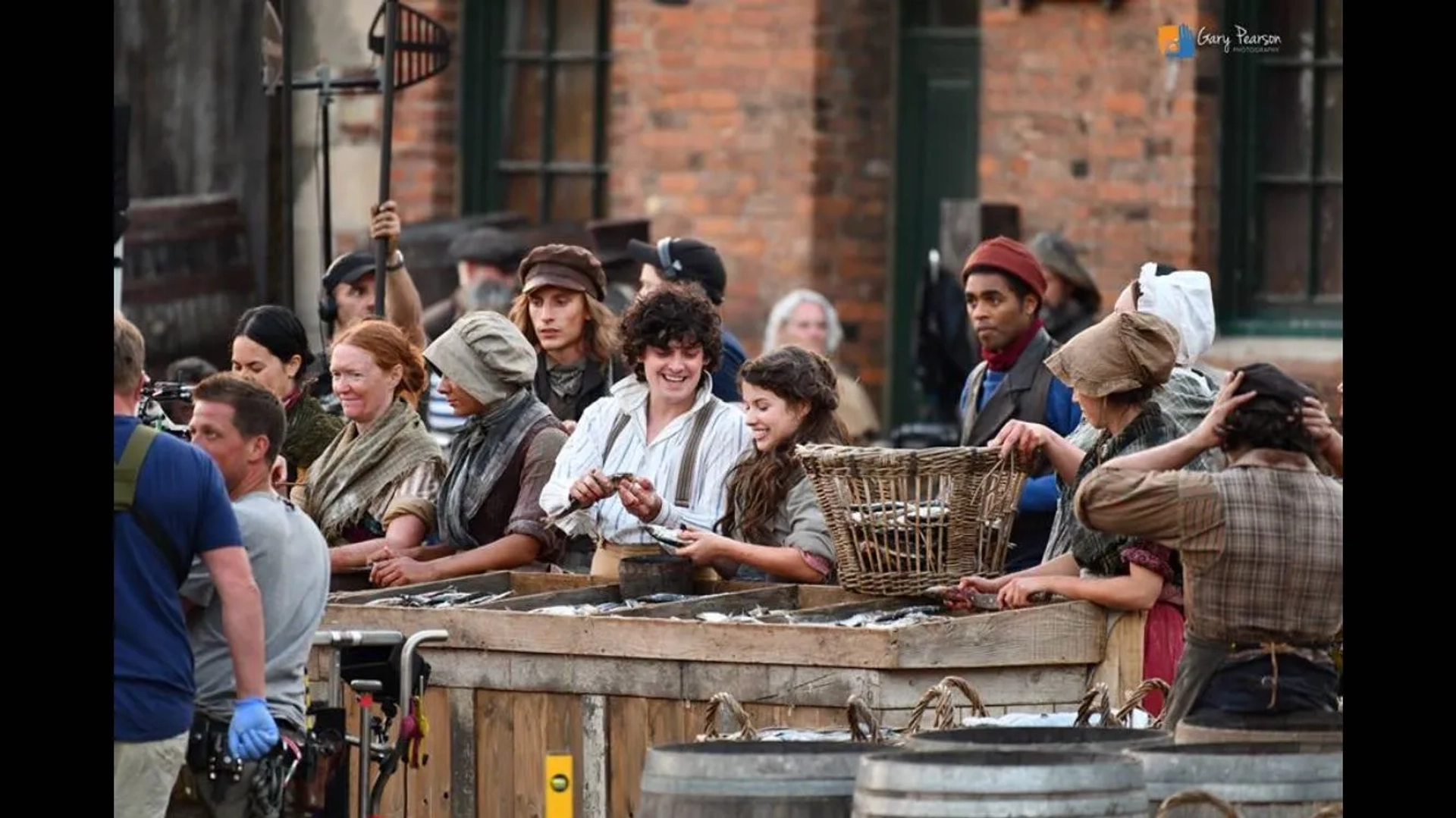 Aneurin Barnard and Aimée Kelly in The Personal History of David Copperfield (2019)