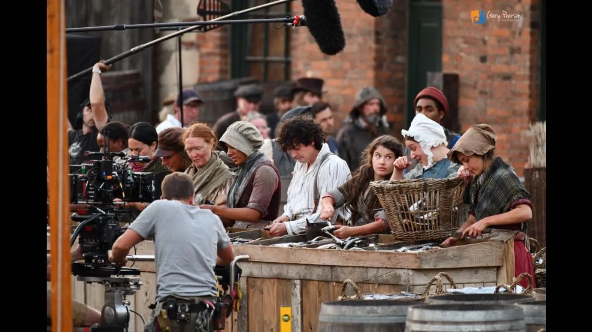 Aneurin Barnard and Aimée Kelly in The Personal History of David Copperfield (2019)