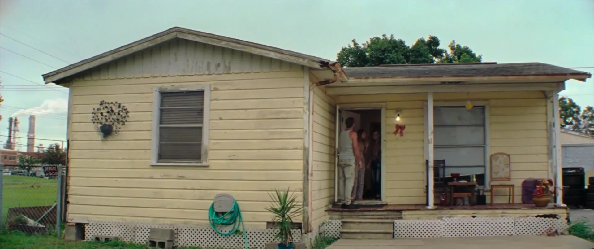 Simon Rex, Brenda Deiss, and Bree Elrod in Red Rocket (2021)
