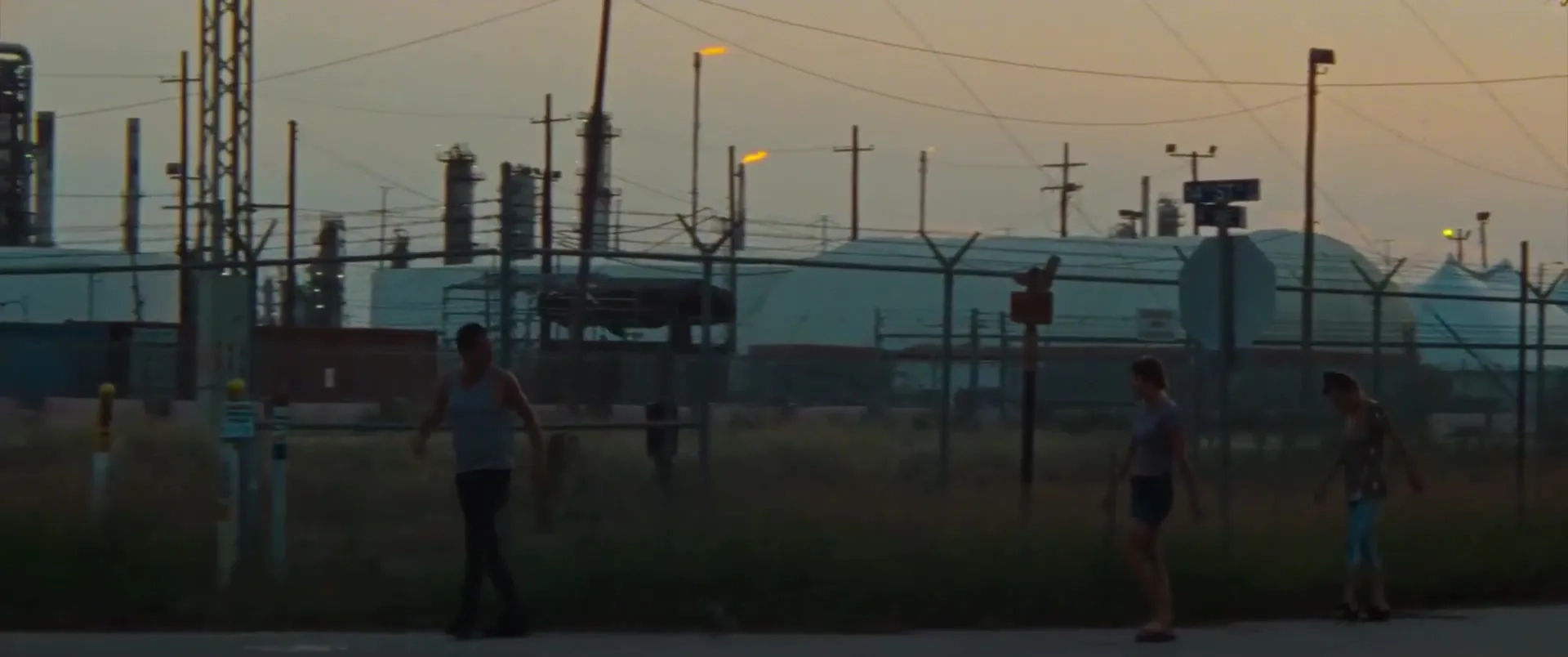 Simon Rex and Brenda Deiss in Red Rocket (2021)