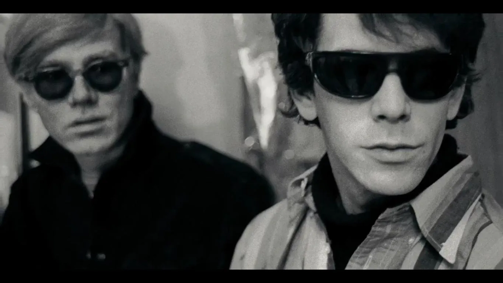 Lou Reed and Andy Warhol in The Velvet Underground (2021)