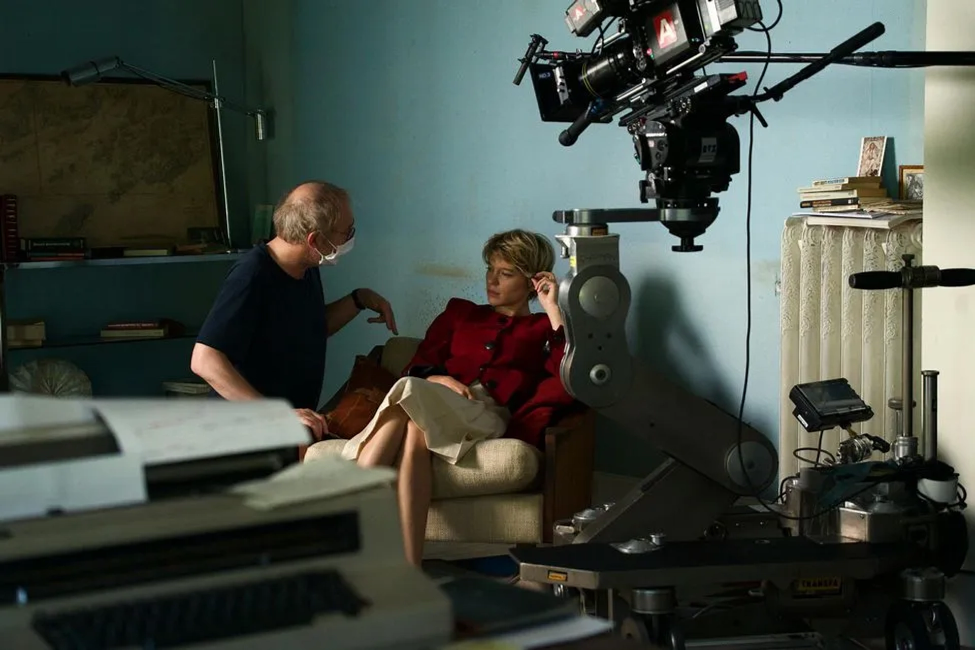 Arnaud Desplechin and Léa Seydoux in Deception (2021)