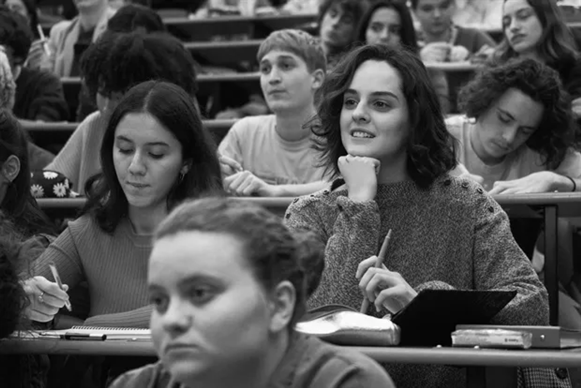 Anaïde Rozam and Noémie Merlant in Paris, 13th District (2021)