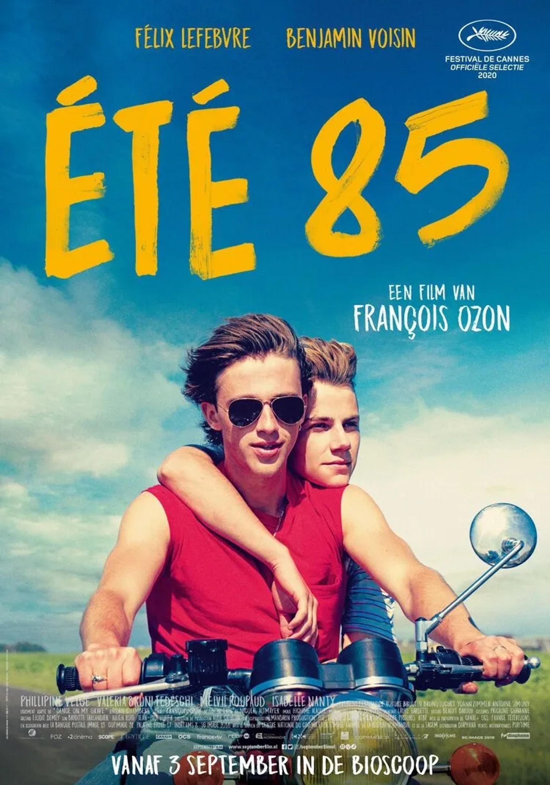 Benjamin Voisin and Félix Lefebvre in Summer of 85 (2020)