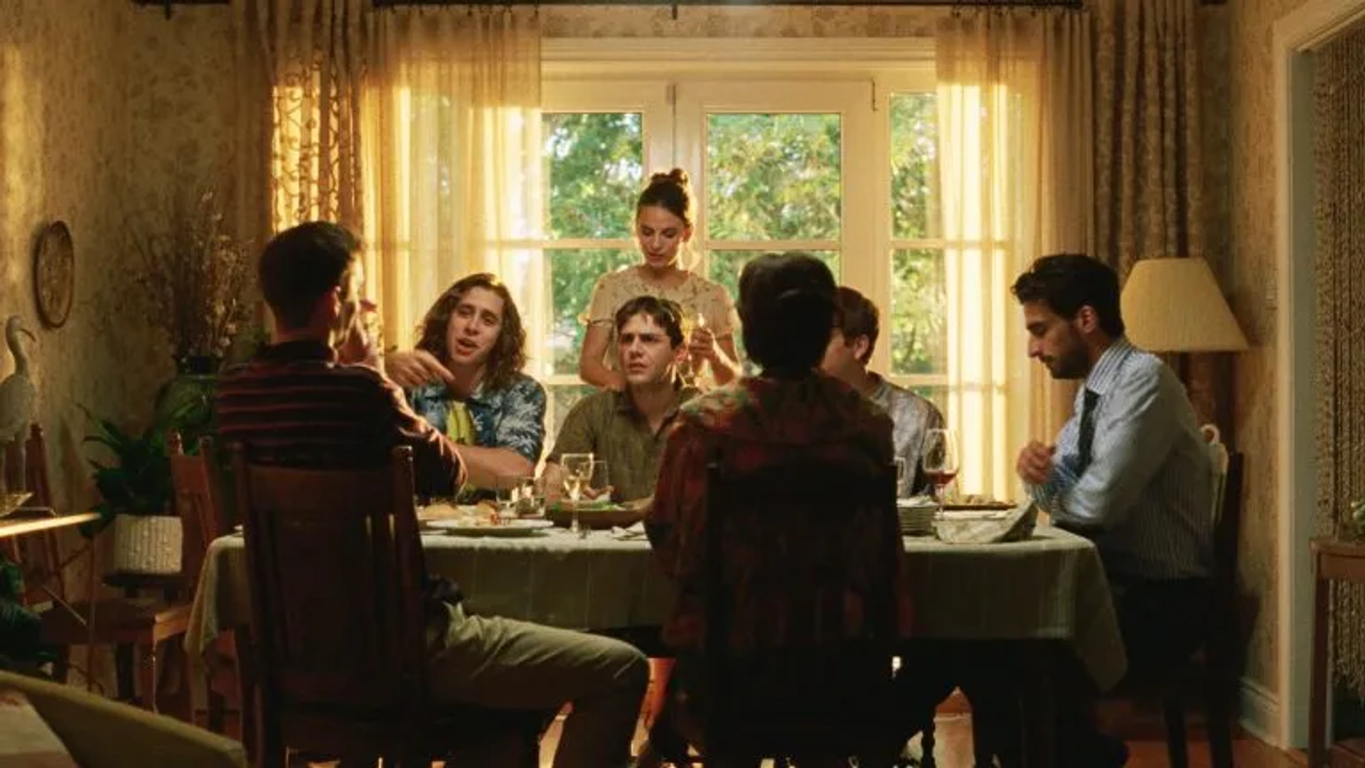 Micheline Bernard, Xavier Dolan, Pier-Luc Funk, Marilyn Castonguay, Samuel Gauthier, Antoine Pilon, and Gabriel D'Almeida Freitas in Matthias & Maxime (2019)