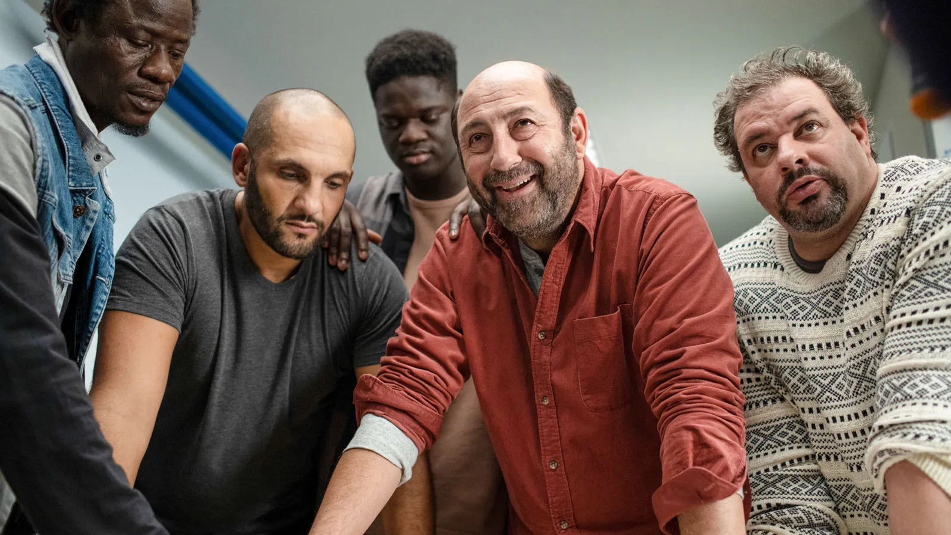 Kad Merad, David Ayala, Lamine Cissokho, Wabinlé Nabié, and Saïd Benchnafa in The Big Hit (2020)