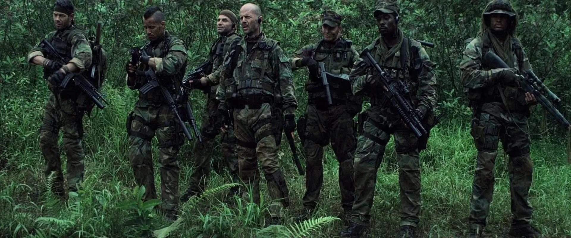 Bruce Willis, Nick Chinlund, Paul Francis, Cole Hauser, Johnny Messner, Eamonn Walker, Charles Ingram, and Chad Smith in Tears of the Sun (2003)