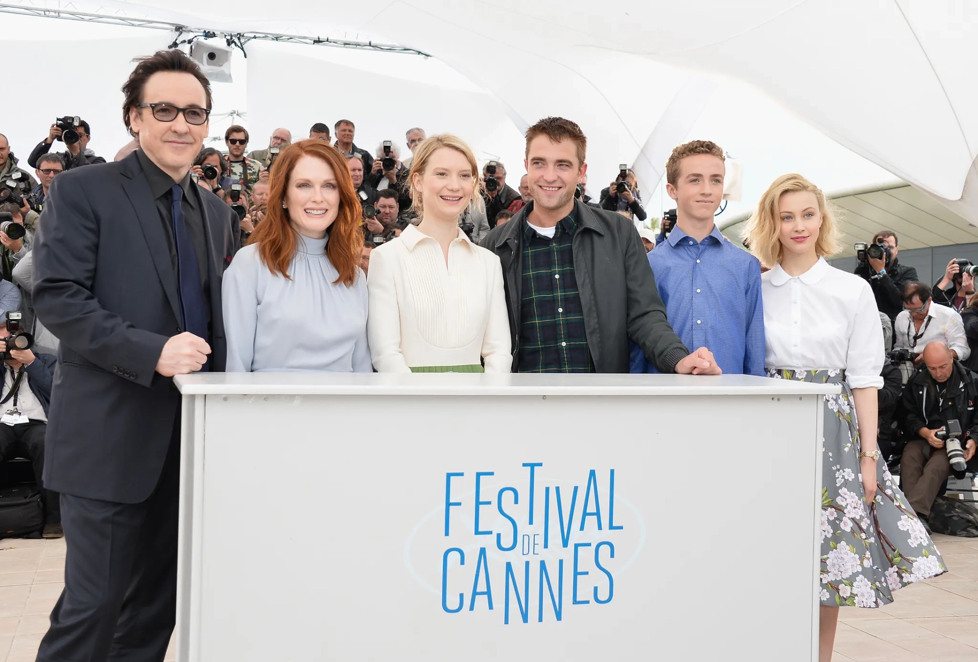 John Cusack, Julianne Moore, Sarah Gadon, Robert Pattinson, Mia Wasikowska, and Evan Bird at an event for Maps to the Stars (2014)