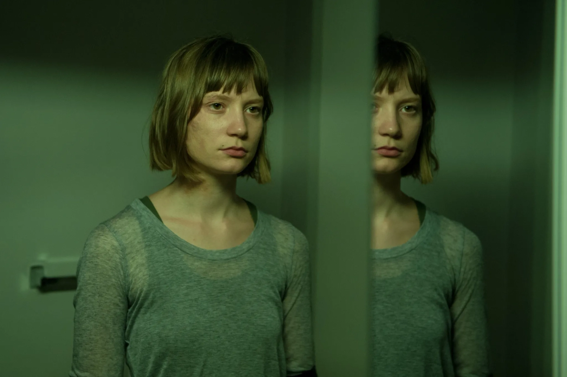 Mia Wasikowska in Maps to the Stars (2014)