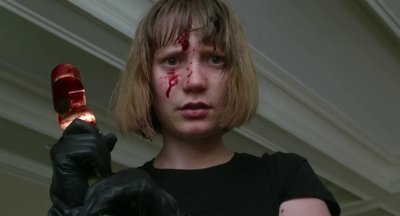 Mia Wasikowska in Maps to the Stars (2014)