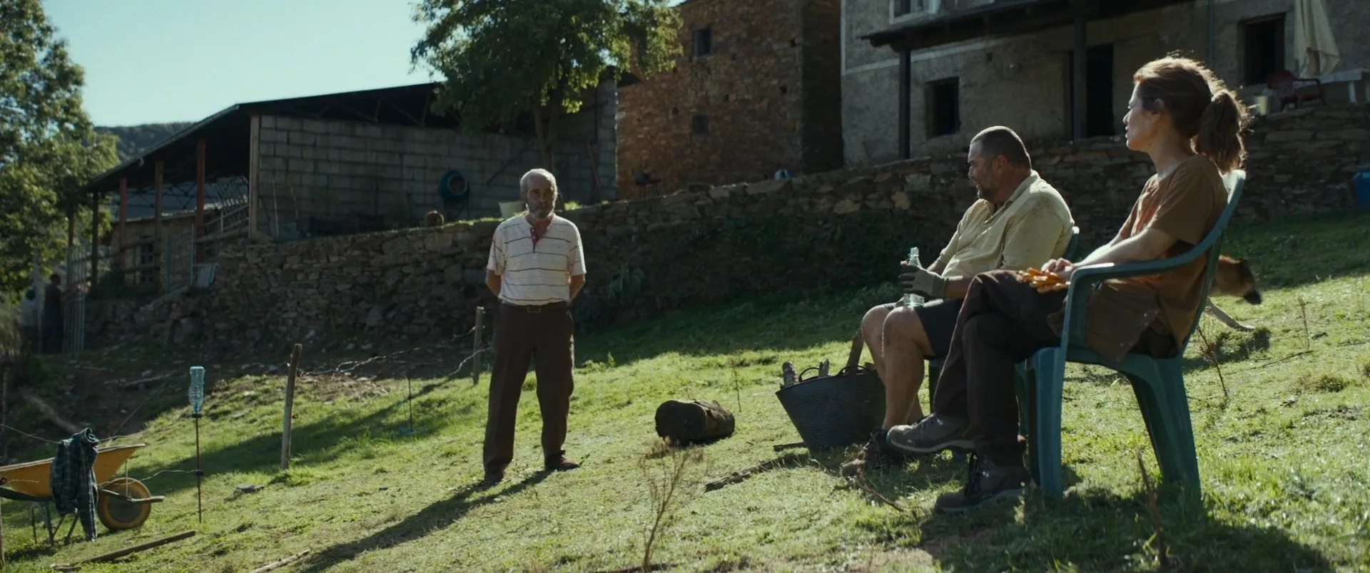 Marina Foïs, José Manuel Fernández Blanco, and Denis Ménochet in The Beasts (2022)