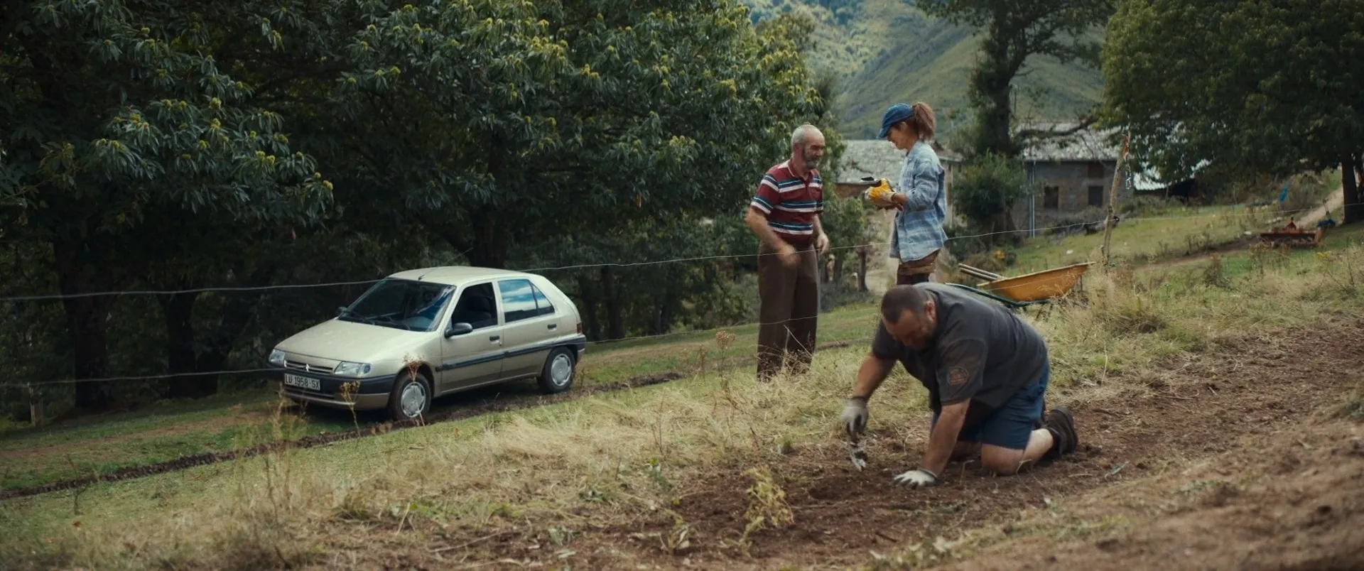 Marina Foïs, José Manuel Fernández Blanco, and Denis Ménochet in The Beasts (2022)