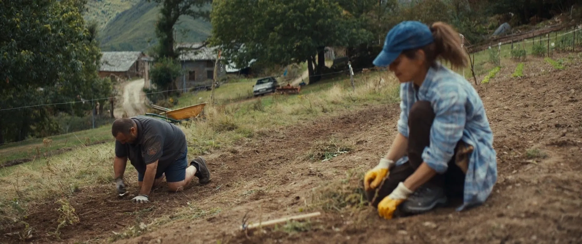 Marina Foïs and Denis Ménochet in The Beasts (2022)