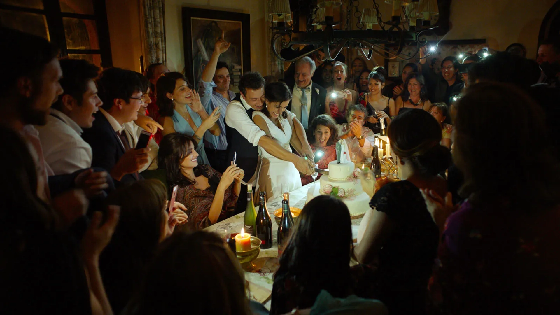 Penélope Cruz, Jordi Bosch, Roger Casamajor, Eduard Fernández, Elvira Mínguez, and Bárbara Lennie in Everybody Knows (2018)