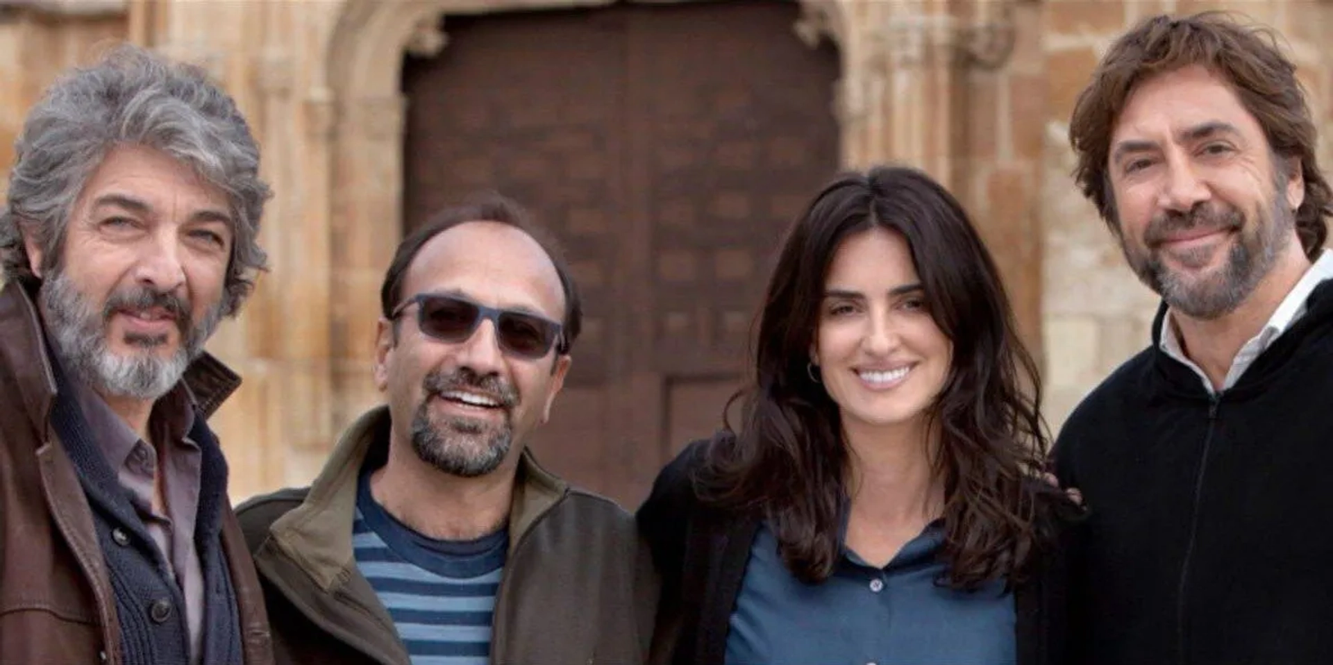 Javier Bardem, Penélope Cruz, Ricardo Darín, and Asghar Farhadi in Everybody Knows (2018)