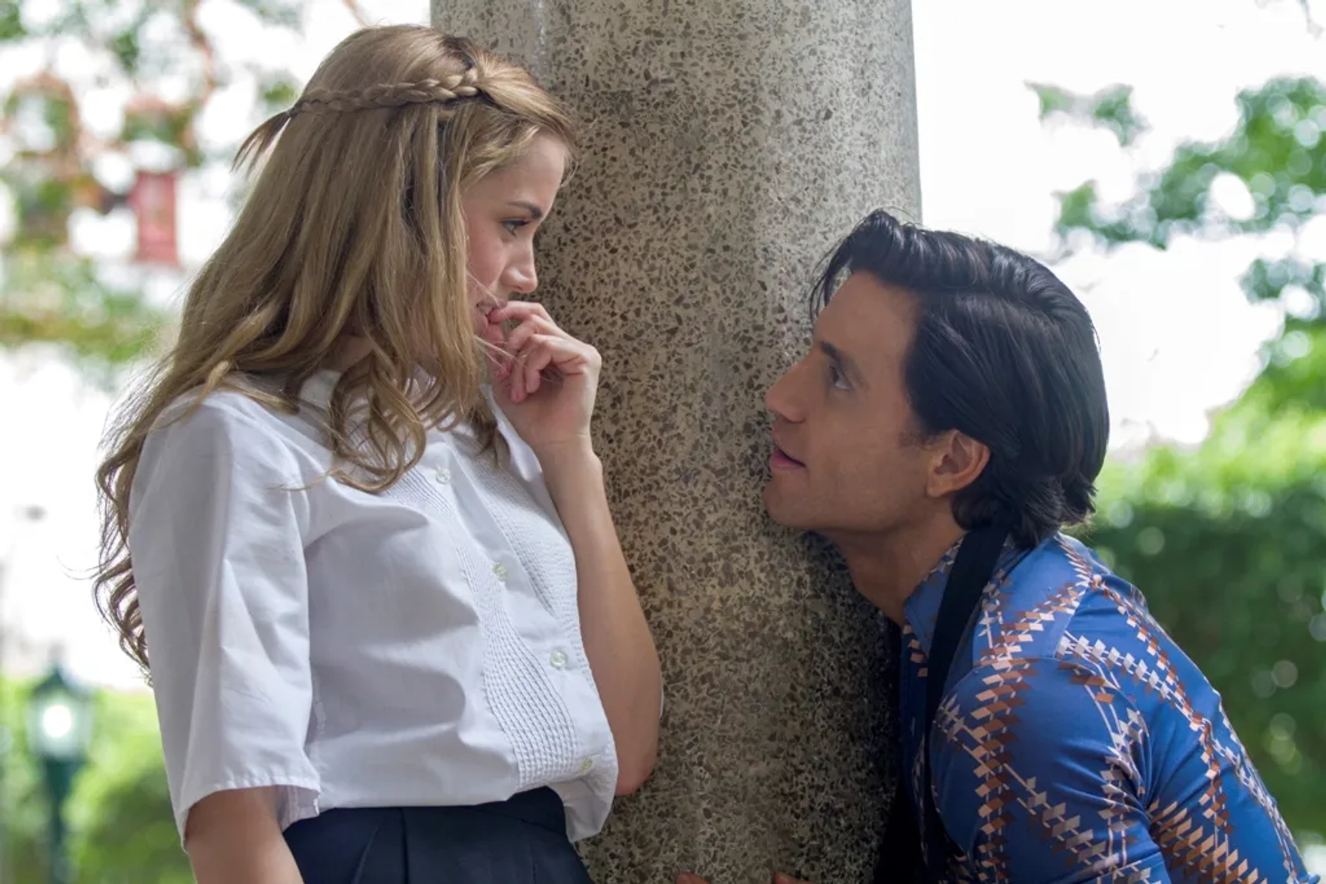 Edgar Ramírez and Ana de Armas in Hands of Stone (2016)